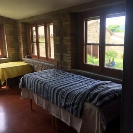 House With Swimming Pool In Assisi *
